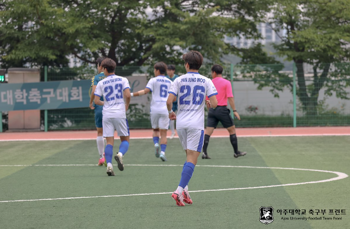 [사진: 아주대학교 축구부 프런트]